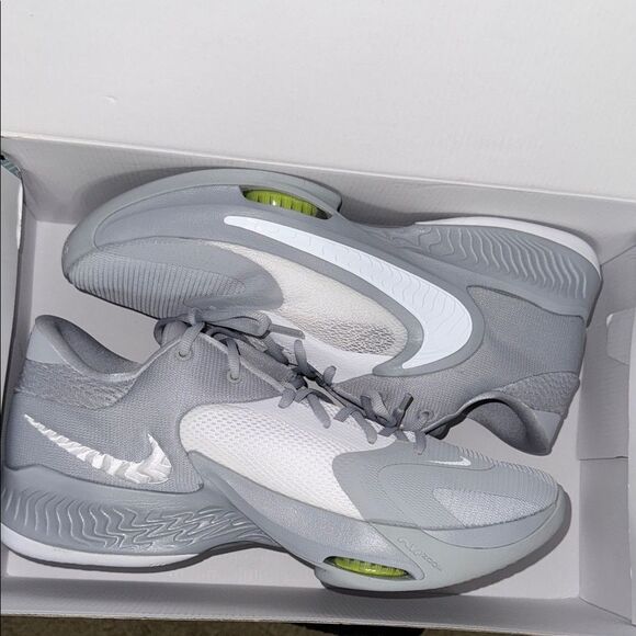 Nike Silver and White Men\'s Athletic Shoes main image 5